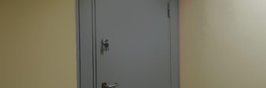 Монтаж бронированной двери с доводчиком — смотрите фото с объекта
