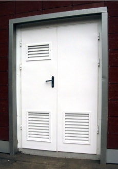 Дверь с вентиляционной решеткой