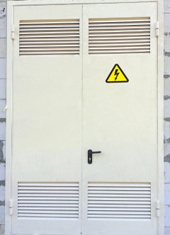 Металлическая дверь с вентиляцией