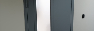 Монтаж нестандартной остекленной двери EI 60 для офисного здания, ст.м. Киевская