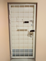 Дверь с окном, вид изнутри (распределительный центр, г. Ногинск)