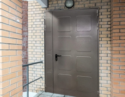 Дверь со штампованным рисунком