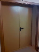 Двупольная дверь, вид изнутри (архив суда, ул. Каланчевская)