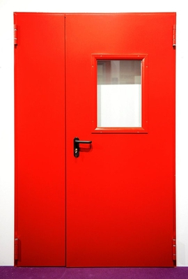 Красная дверь с остеклением