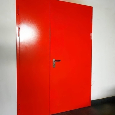 Красная двупольная дверь