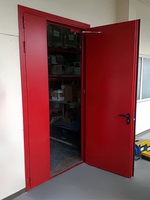 Красная огнестойкая дверь (г. Зеленоград, 4801-й пр-д, 7З, завод «Квант»)