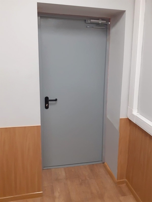 Однопольная дверь, фото изнутри (магазин, ул. Голубинская)