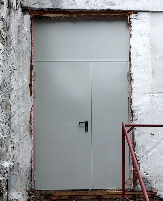 Дверь с фрамугой
