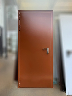 Огнеупорная дверь коричневого цвета