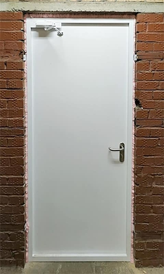 Огнезащитная дверь, вид из помещения (ул. Дубовой Рощи)