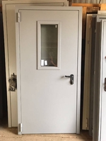 Остекленная однопольная дверь