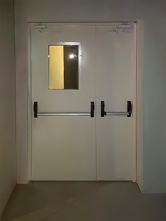 Остекленная полуторная дверь