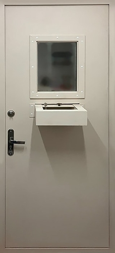 Однопольная остекленная техническая дверь в кассу — 009
