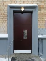 Подъездная дверь нестандартных размеров (ул. Фадеева, 5)