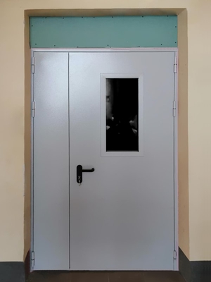 Полуторная остекленная дверь в офис (г. Москва, ул. 8 Марта)