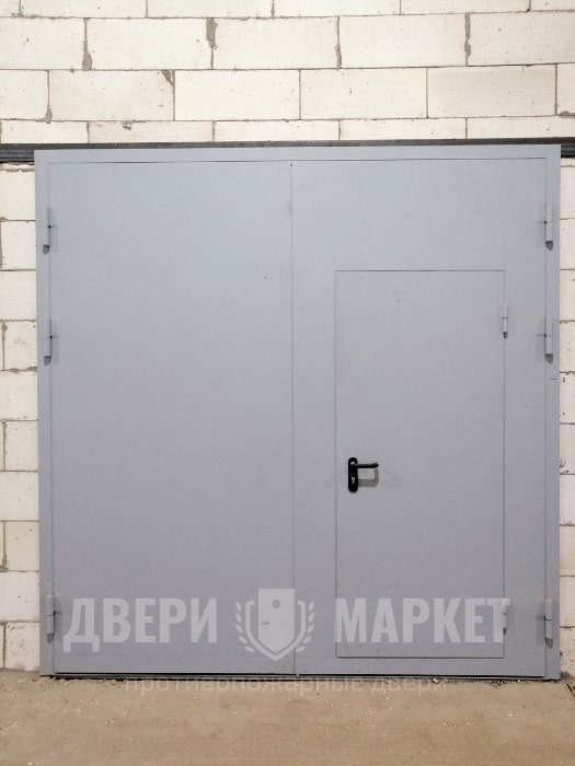 Metallicheskie Garazhnye Vorota S Kalitkoj