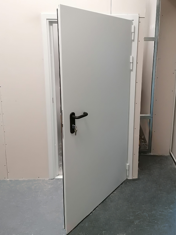 Фото одностворчатой двери