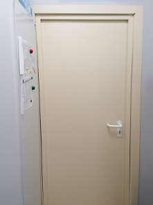 Однопольная дверь с доборами, фото сзади