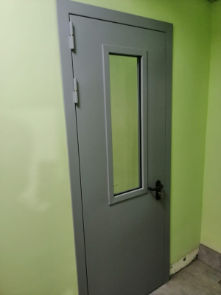 Остекленная дверь, вид спереди