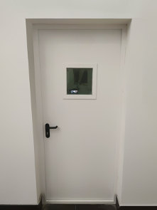 Внутренняя сторона остекленной двери